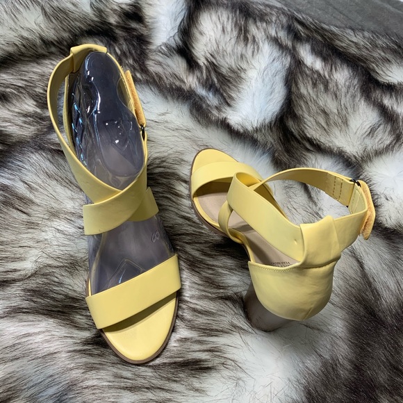 Simply Vera Wang yellow heels 8.5 - Picture 2 of 6